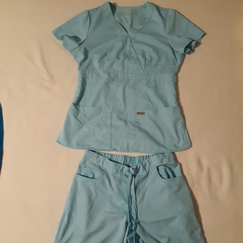 SOLD Grey's Anatomy scrub set sz small